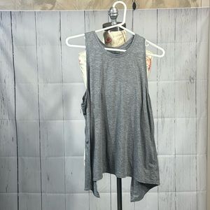 E1.Gap open back workout shirt